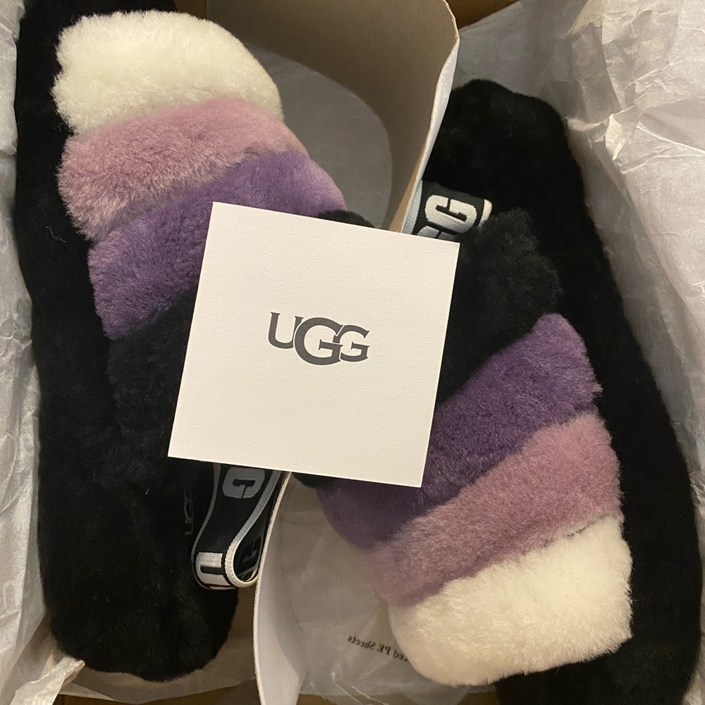 W fluff yeah ugg slippers .